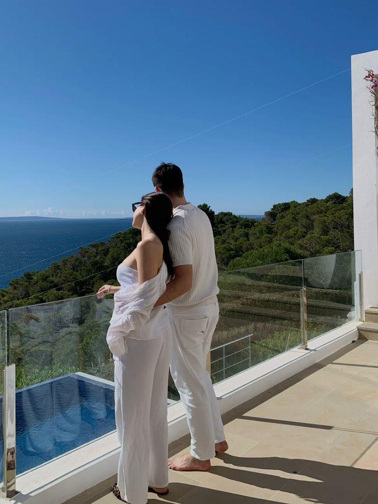 British couple viewing a Costa Blanca villa
