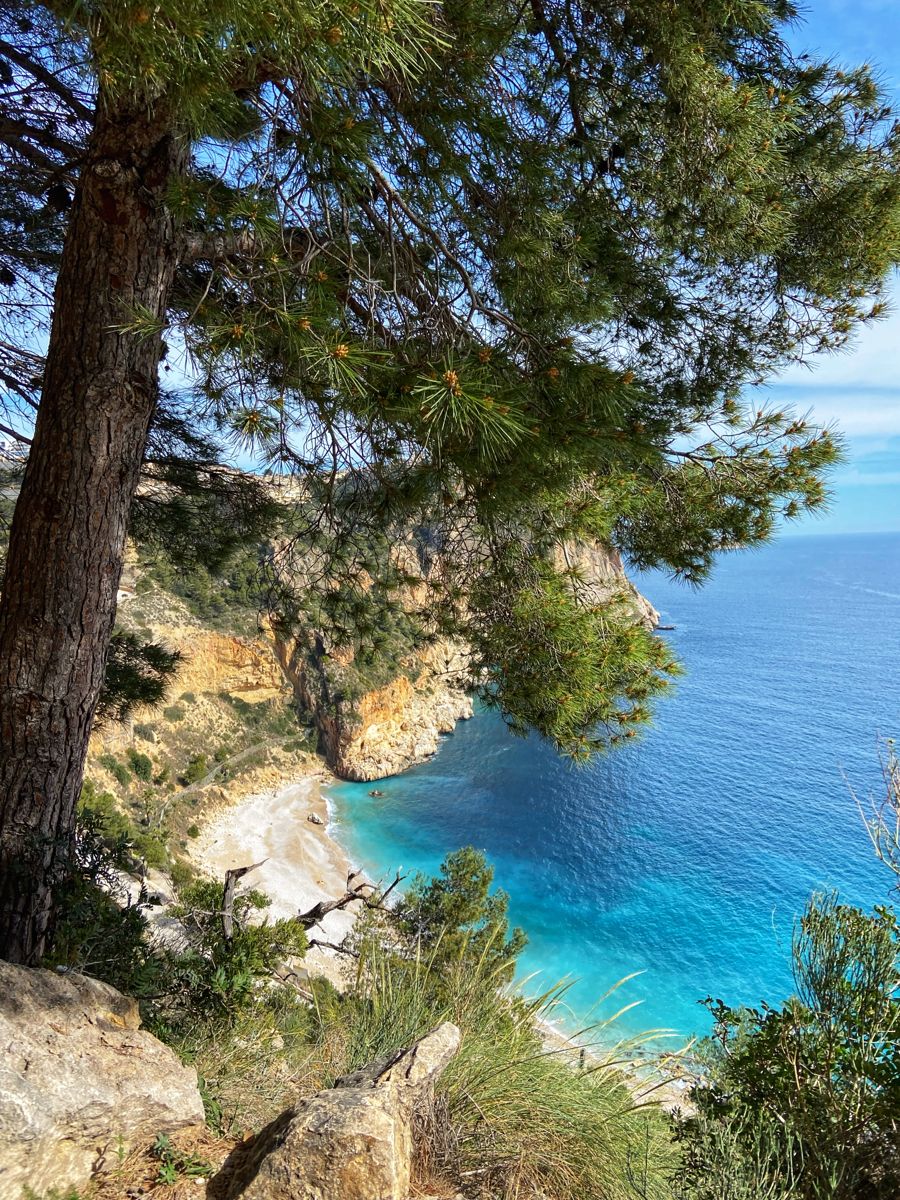 Zakup nieruchomości na Costa Blanca właśnie stał się tańszy: nowy podatek ITP w Walencji 2026